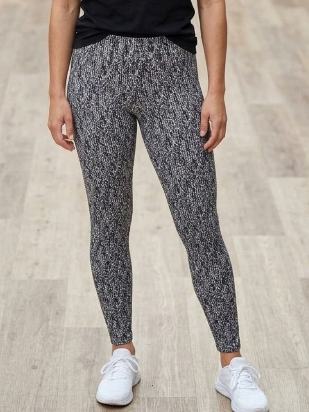 SO Black and White Chevron Pattern Knit Leggings - Size M